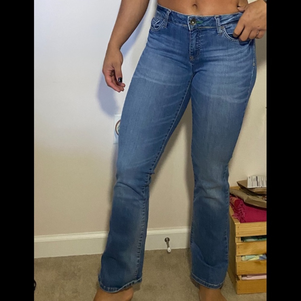 Thrifted Tommy Hilfigure USA Low rise flare denim jeans. Gently Worn. Size 8.